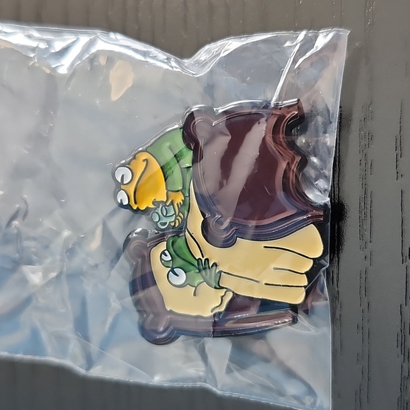 Frog and Toad Pin - Picture 3 of 4